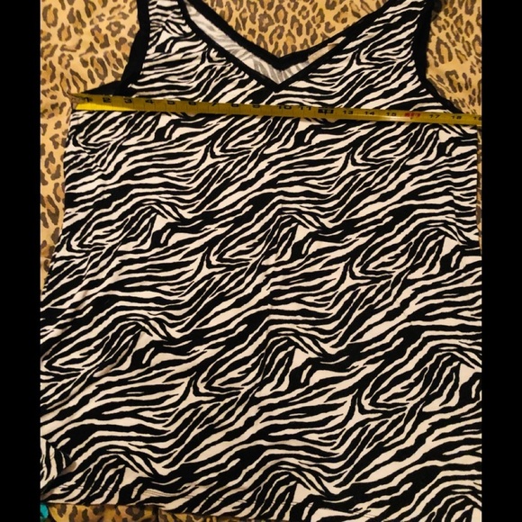 Banana Republic large zebra print tank black & White V-neck top - Picture 2 of 6